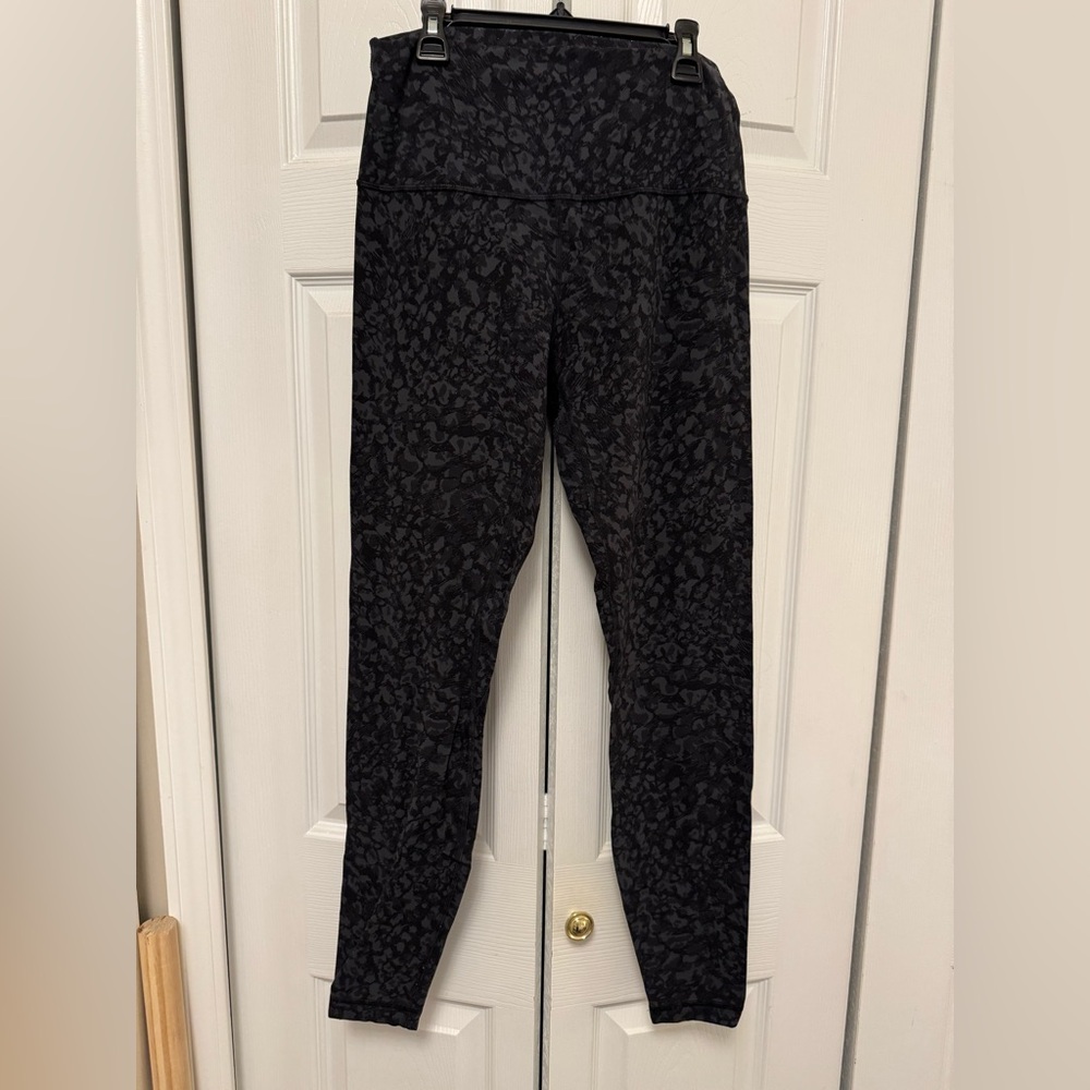 Lululemon black patterned leggings
